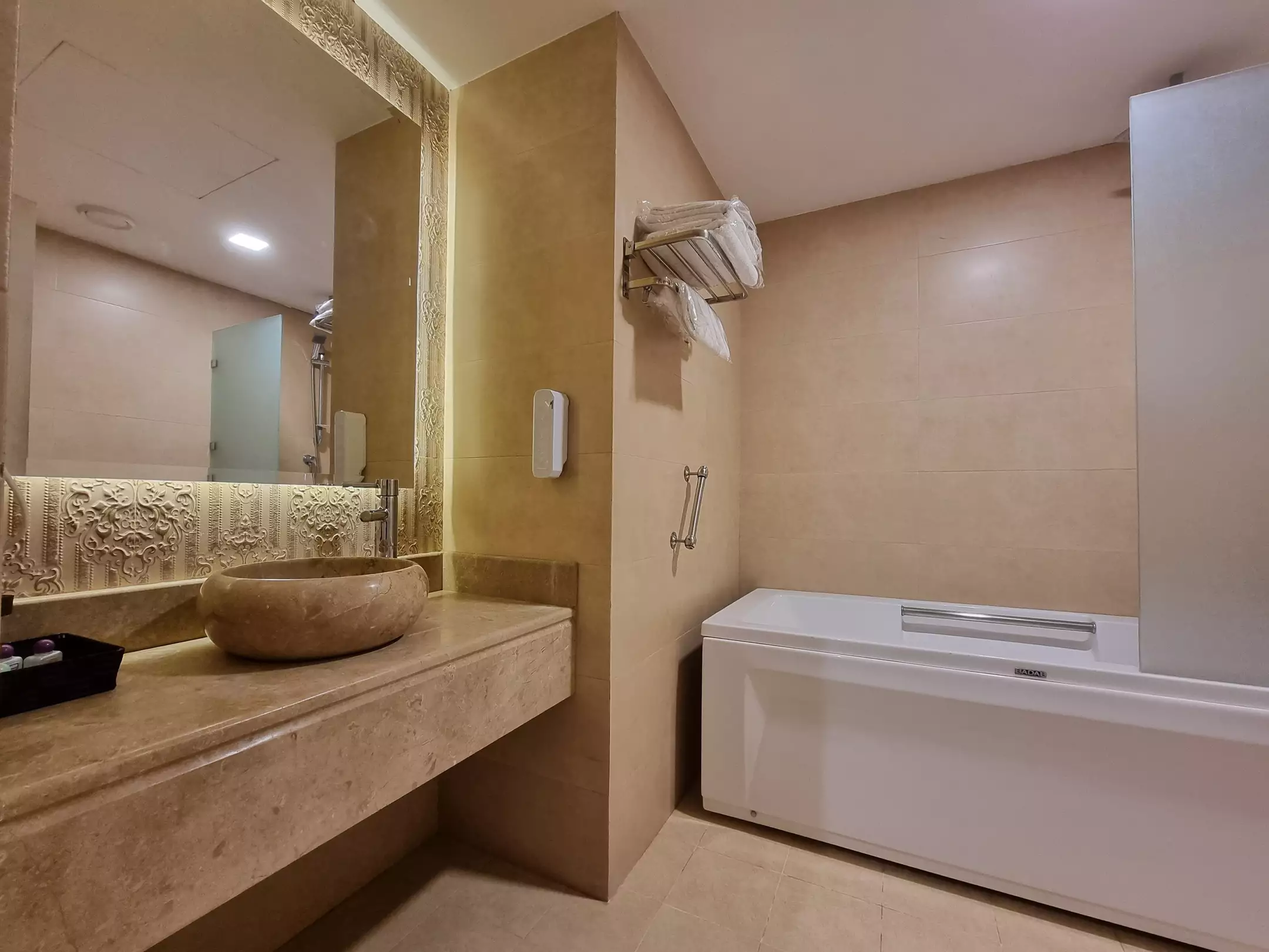 Alibaba https://cdn.alibaba.ir/ostorage/hotel-accommodation-images/6887218aa1e6f83605b7da58_دبل ویژه (1).webp